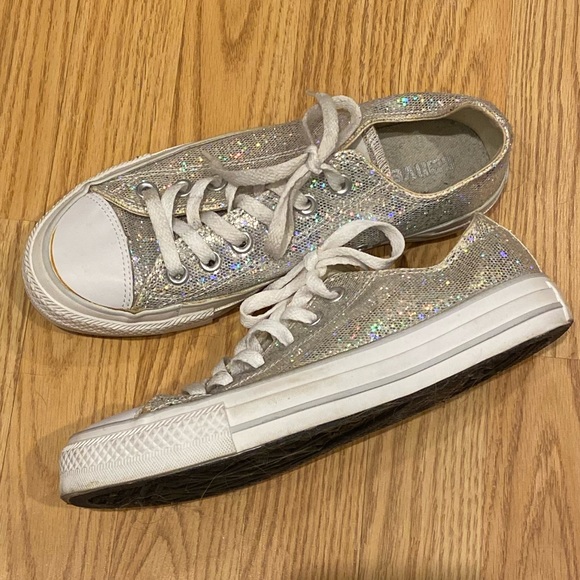 silver converse size 7